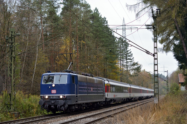 181 201 mit IC 186 bei km 18,2 (November 2013)