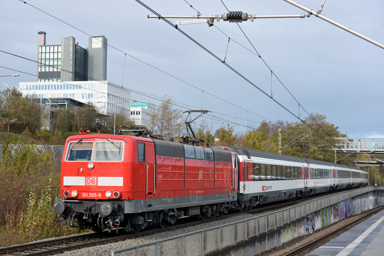 181 205 mit IC 183 bei km 14,2 (November 2013)