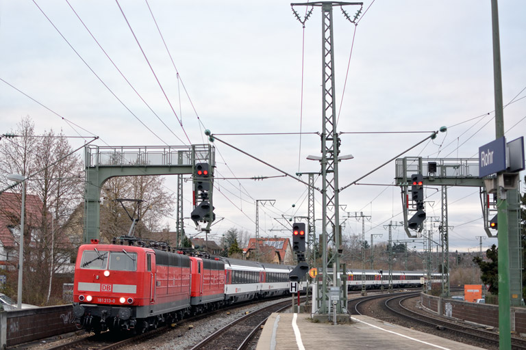 181 213 und 181 215 mit IC 281 bei km 16,6 (Dezember 2013)