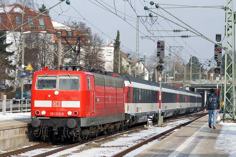 181 212 mit IC 187 bei km 15,6 (Januar 2013)