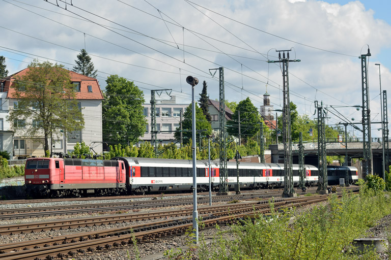 181 219 mit IC 183 bei km 15,4 (Mai 2013)