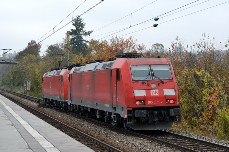 185 087 und 185 385 bei km 14,2 (November 2013)