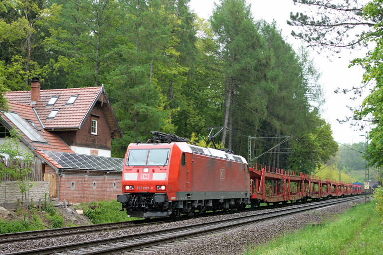 185 089 mit EK 56189 bei km 18,2 (Mai 2013)
