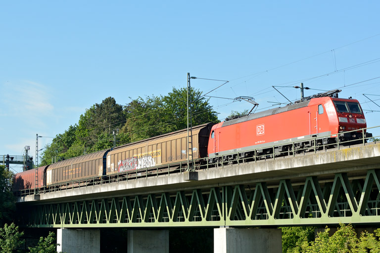 185 094 mit EZ 44689 bei km 14,6 (Juni 2013)