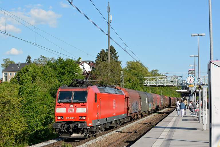 185 098 mit EK 56166 bei km 14,2 (Juni 2013)