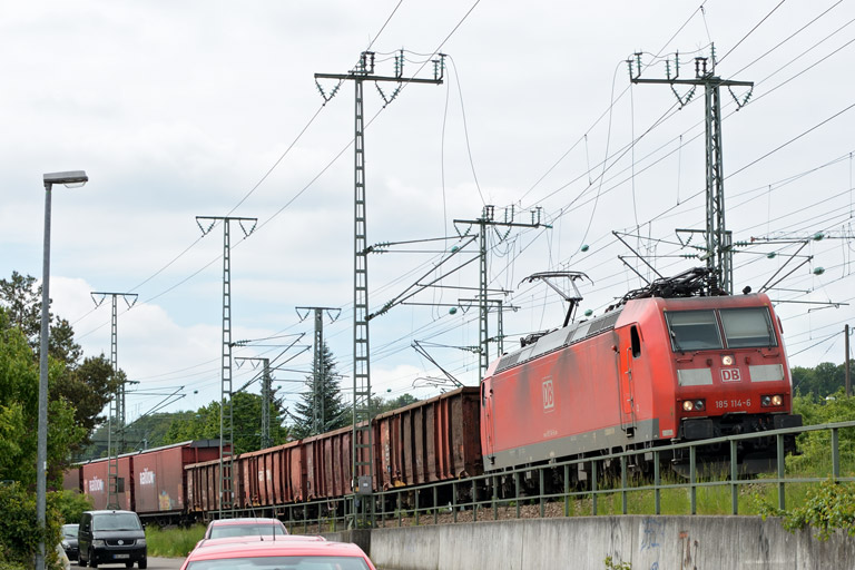 185 114 mit EK 56164 bei km 16,6 (Mai 2013)