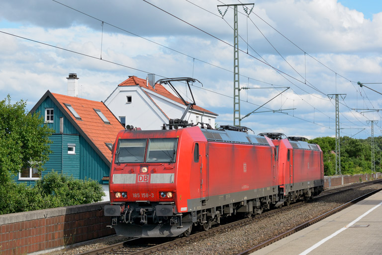 185 158 und 185 348 bei km 16,8 (Juni 2013)