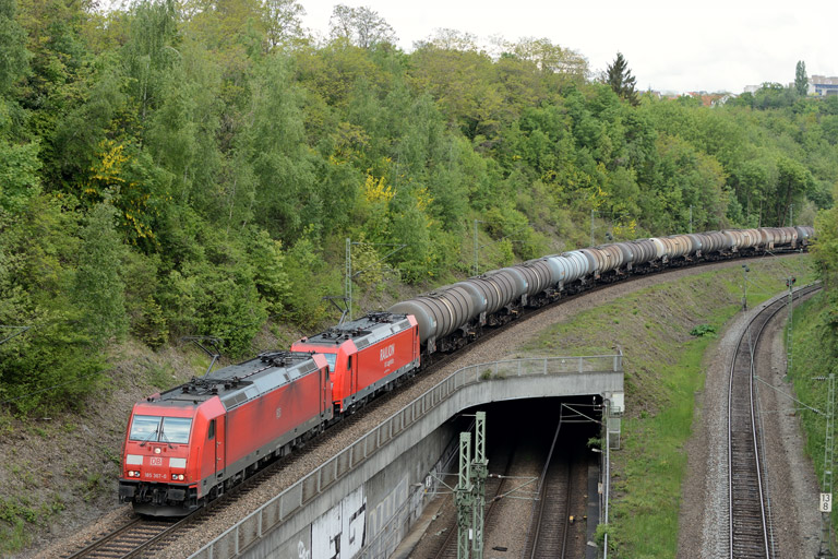 185 367 und 185 301 mit GC 91646 bei km 13,8 (Mai 2013)