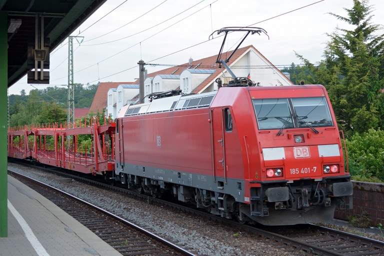 185 401 mit EK 56185 bei km 16,8 (Juni 2013)