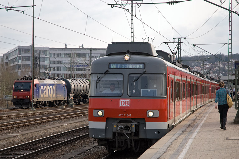 420 416 und 420 400 bei km 15,6 (April 2013)