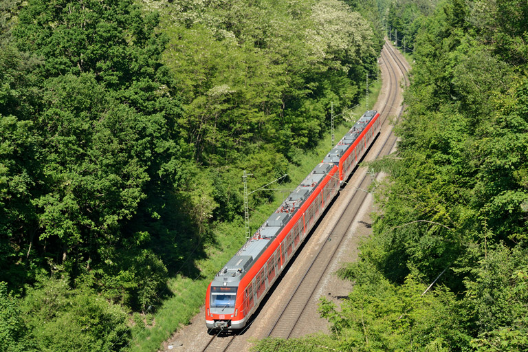 430 015 als S1 bei km 20,2 (Juni 2013)