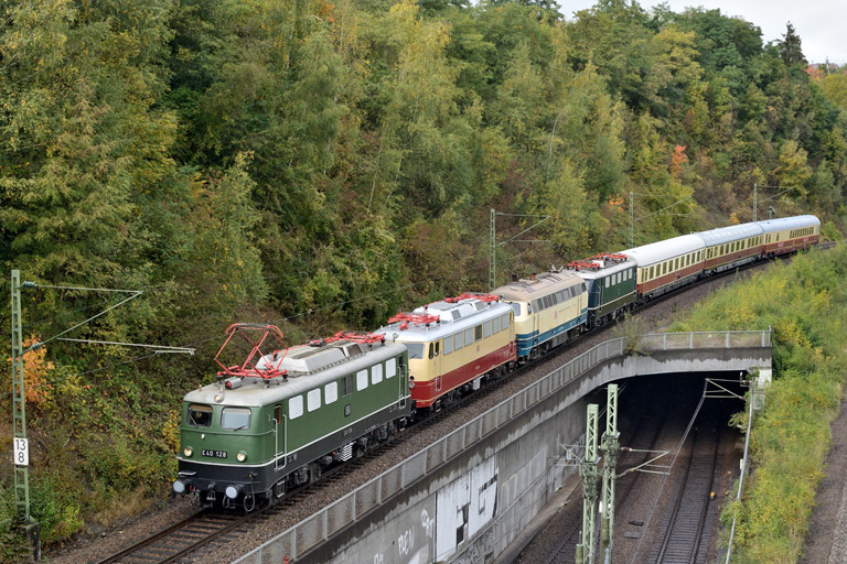 E40 128, 113 311, 217 014 und E41 001 mit Lr 91341 bei km 13,8 (Oktober 2013)