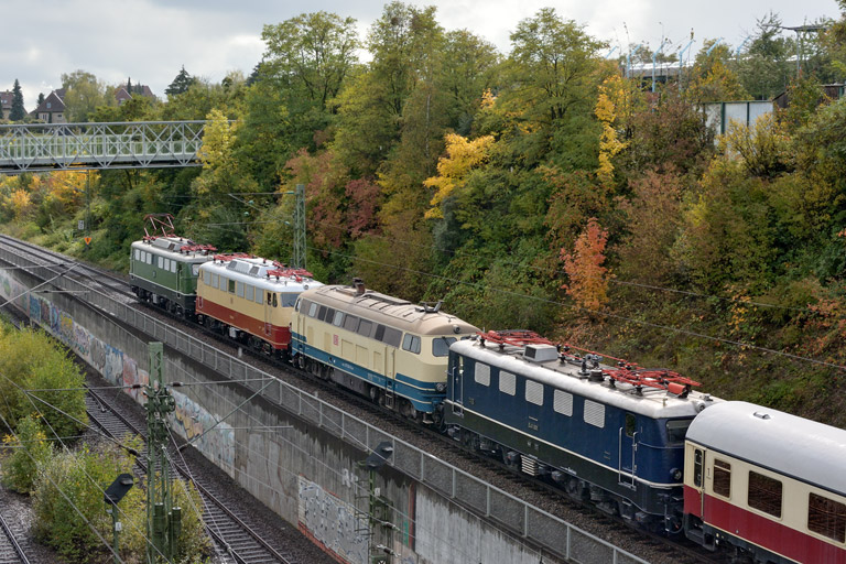 E40 128, 113 311, 217 014 und E41 001 mit Lr 91341 bei km 14,0 (Oktober 2013)