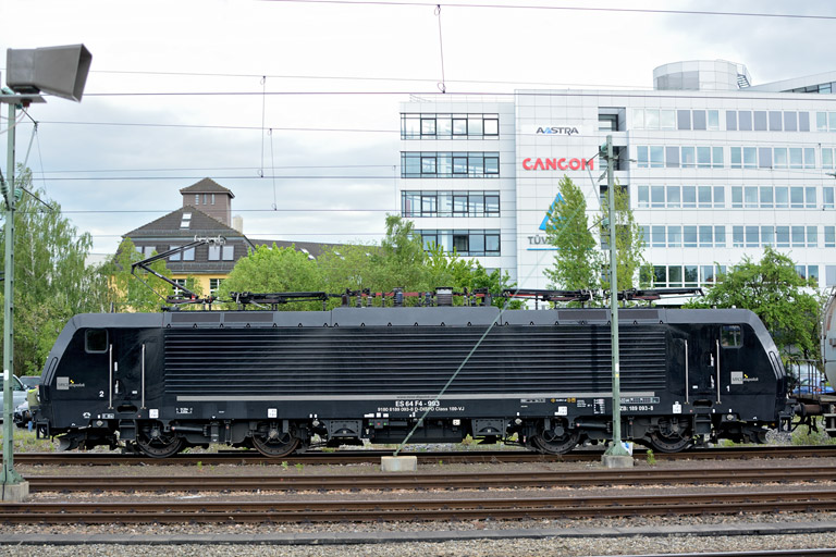 ES 64 F4-093 bei km 15,6 (Mai 2013)
