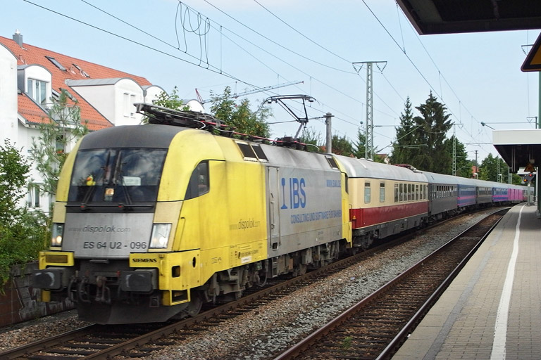 ES 64 U2-096 mit DPE 84134 bei km 16,8 (August 2013)