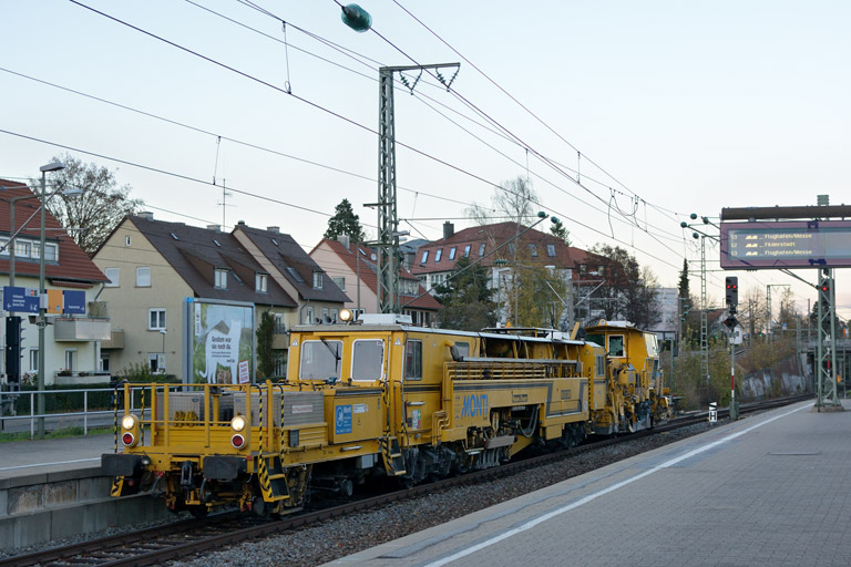 Gleisstopfmaschine bei km 15,6 (November 2013)