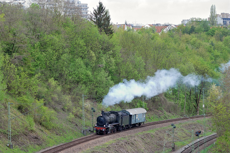 P8 2455 "Posen" mit Dbz 25795 bei km 13,6 (Mai 2013)