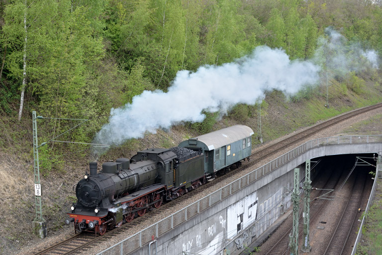 P8 2455 "Posen" mit Dbz 25795 bei km 13,8 (Mai 2013)