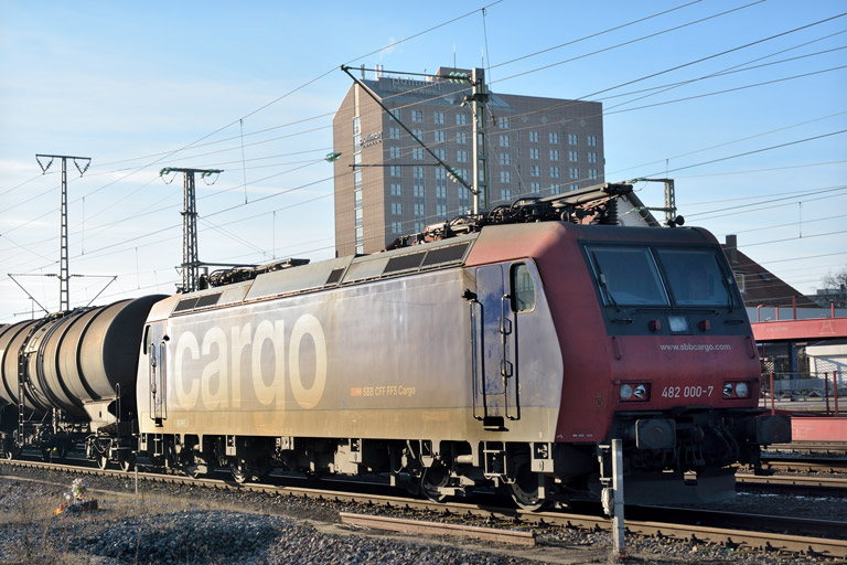 482 000 bei km 15,6 (Dezember 2013)