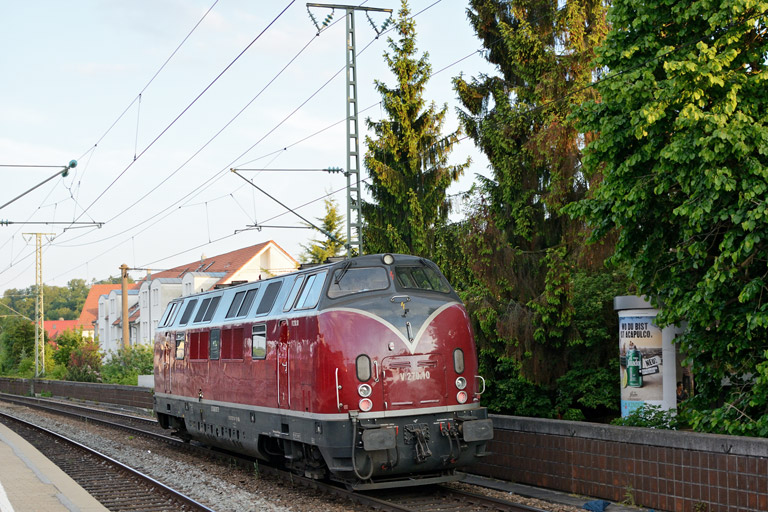 V270.10 (ex DB 221 124) bei km 16,6 (Juni 2013)