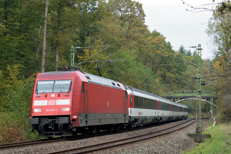 101 013 mit IC 183 bei km 11,8 (Oktober 2014)