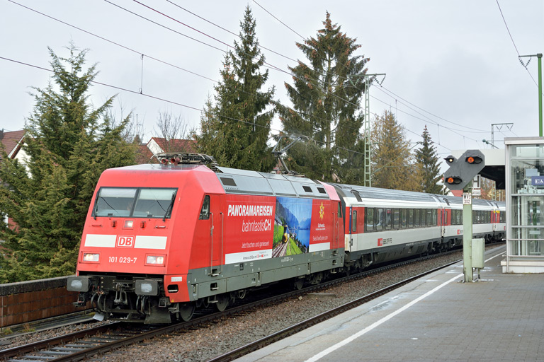 101 029 mit IC 183 bei km 16,8 (Februar 2014)
