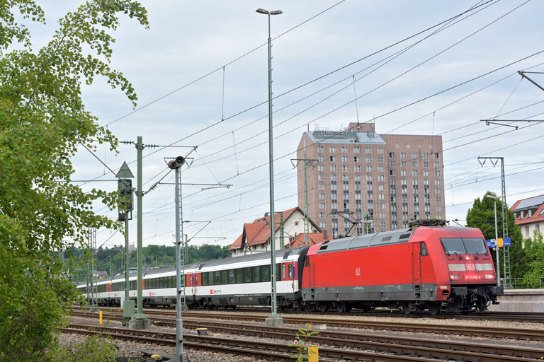 101 040 mit IC 284 bei km 15,6 (Mai 2014)