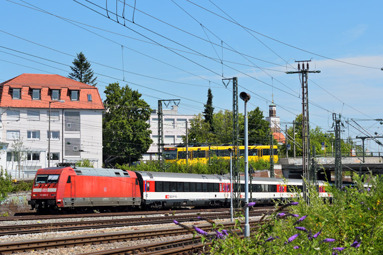 101 050 mit IC 185 bei km 15,4 (Juli 2014)