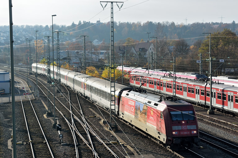 101 080 mit IC 280 bei km 16,0 (November 2014)