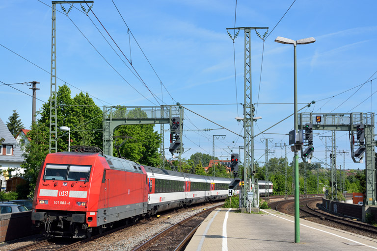 101 083 mit IC 183 bei km 16,6 (Mai 2014)