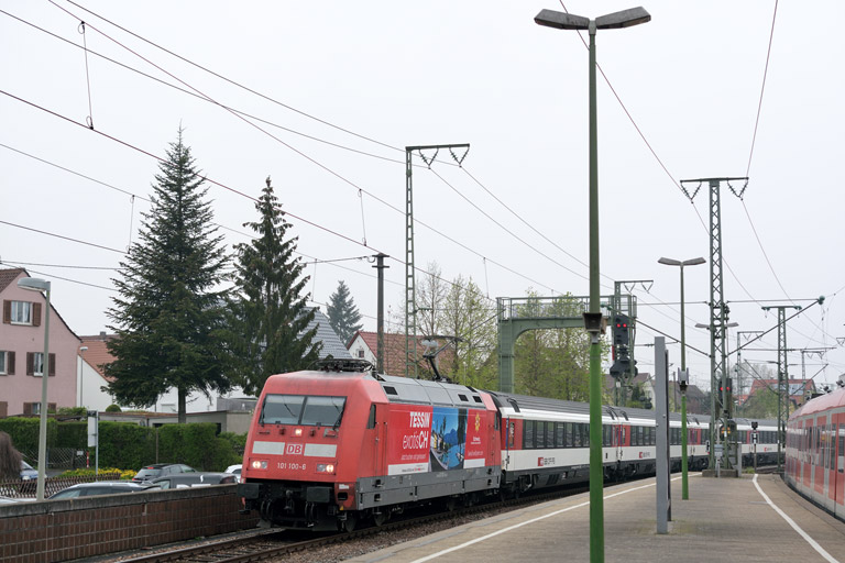 101 100 mit IC 187 bei km 16,6 (April 2014)