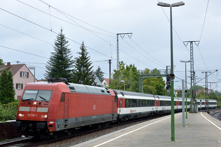 101 109 mit IC 183 bei km 16,6 (August 2014)