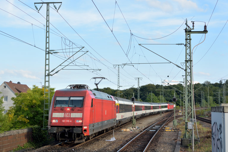 101 115 mit IC 2514 bei km 16,8 (August 2014)