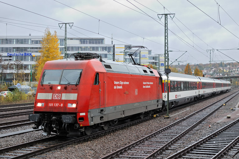 101 137 mit IC 280 bei km 15,8 (November 2014)