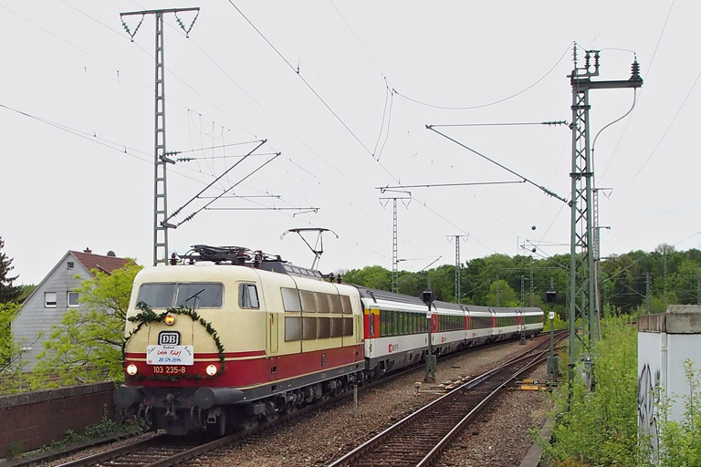 103 235 mit IC 280 bei km 16,8 (April 2014)