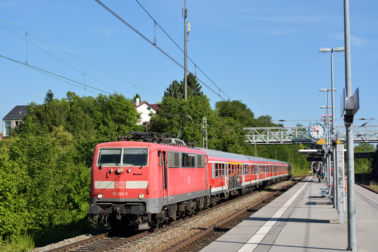 111 166 mit RbZ 19000 bei km 14,2 (Juli 2014)