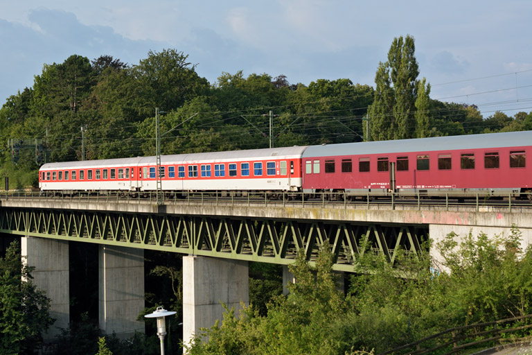 "Autoslaaptrein" DPF-K 13408 bei km 14,6 (August 2014)