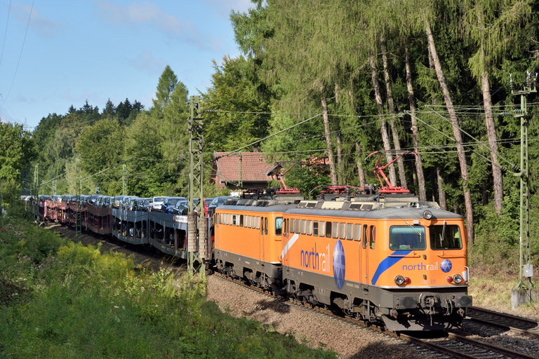 1142 579 und 1142 635 mit DPF-K 13408 bei km 18,2 (August 2014)