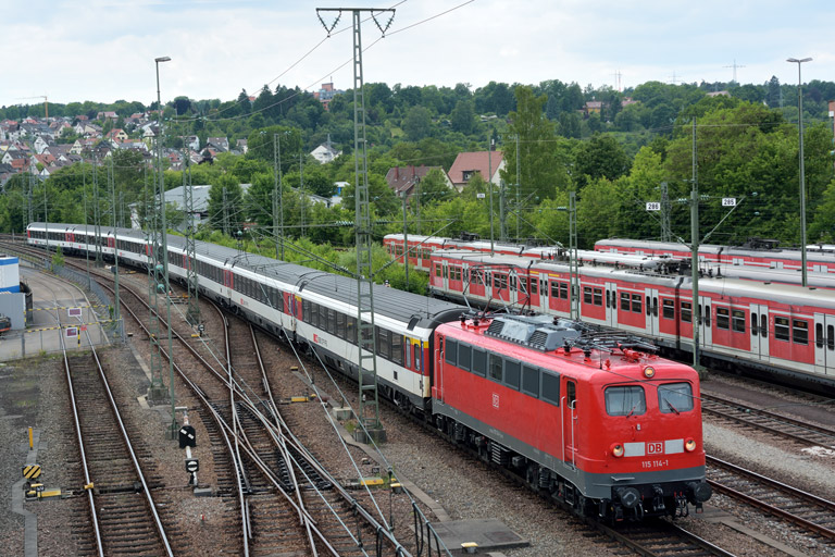 115 114 mit IC 280 bei km 16,0 (Juni 2014)