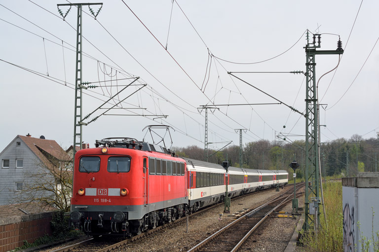 115 198 mit IC 186 bei km 16,8 (April 2014)
