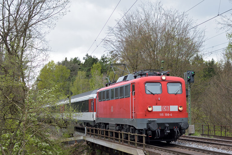 115 198 mit IC 186 bei km 18,4 (April 2014)