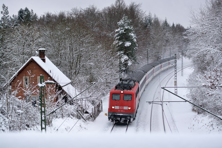 115 198 mit IC 186 bei km 19,2 (Dezember 2014)