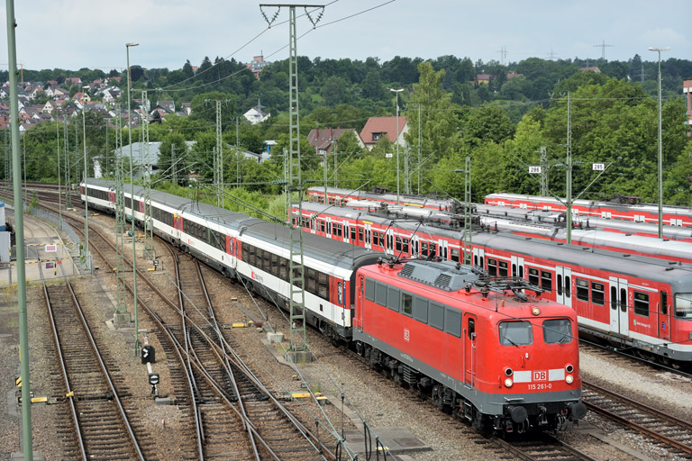 115 261 mit IC 284 bei km 16,0 (Juni 2014)