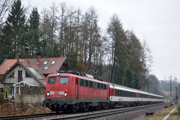 115 278 mit IC 281 bei km 18,2 (M&auml;rz 2014)