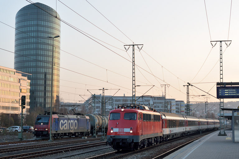 115 293 mit IC 184 und SBB 482 025 bei km 15,6 (M&auml;rz 2014)