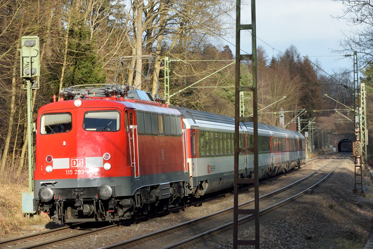115 293 mit IC 281 bei km 18,6 (Februar 2014)