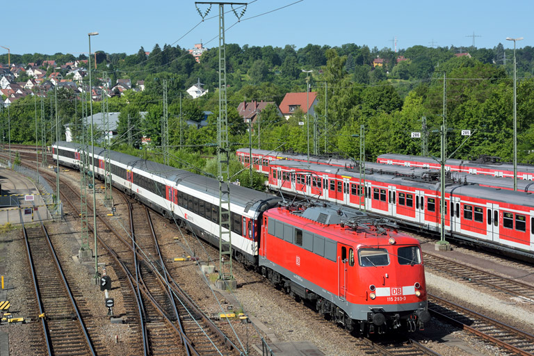 115 293 mit IC 284 bei km 16,0 (Juni 2014)