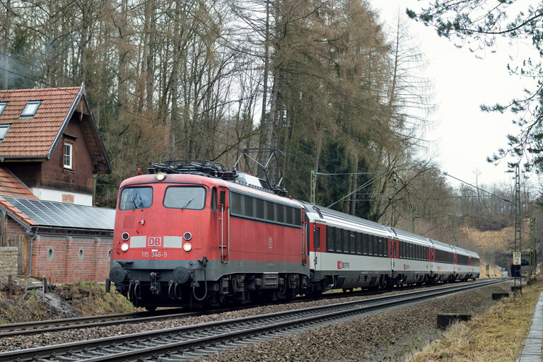 115 346 mit IC 185 bei km 18,2 (Januar 2014)