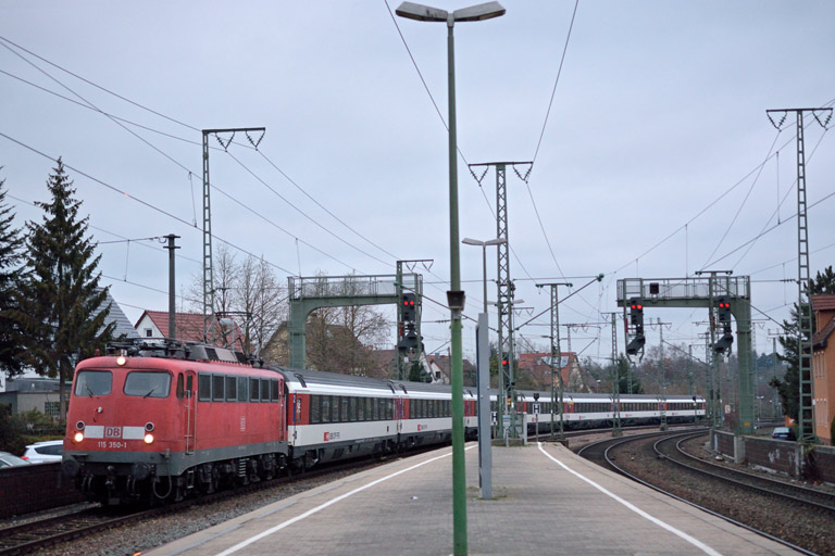 115 350 mit IC 281 bei km 16,6 (Dezember 2014)