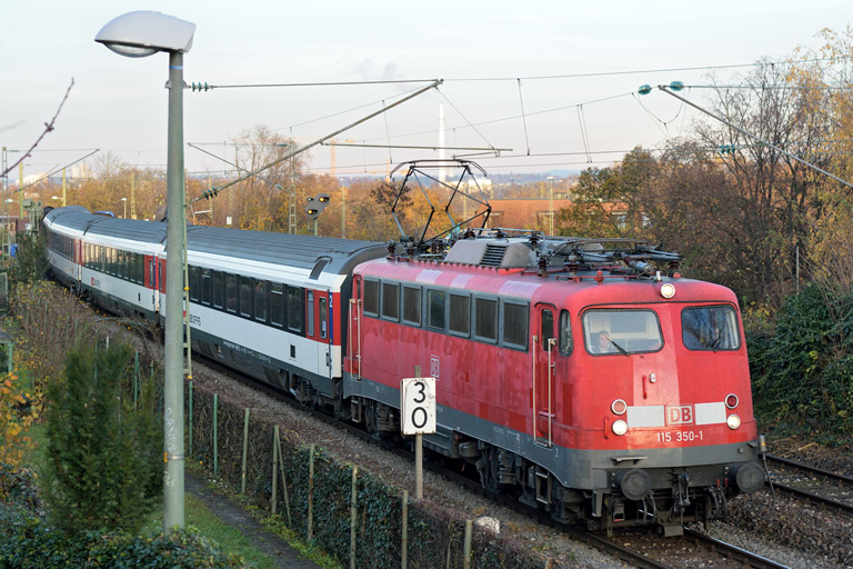 115 350 mit IC 281 bei km 3,0 (November 2014)